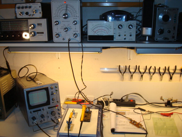 L'alignement de l'amplificateur HF à l'aide du générateur HF et de l'oscilloscope.